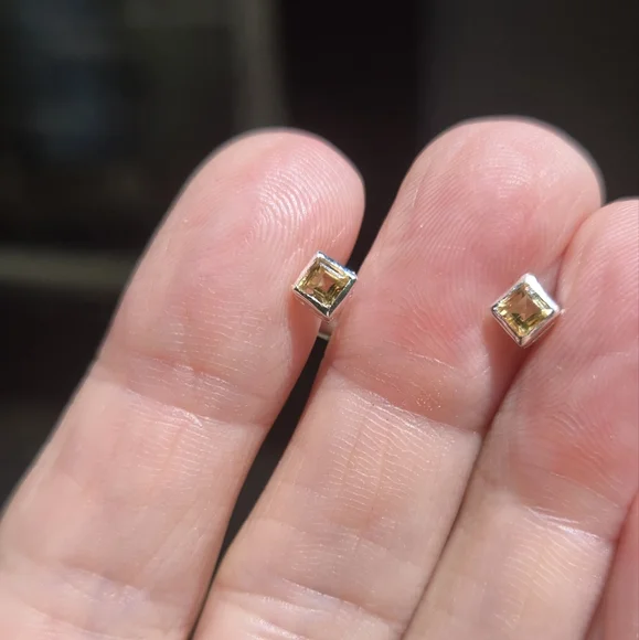 Citrine 1k sterling emerald cut stud earrings - Picture 4 of 7